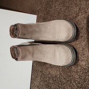 Ariat wexford waterproof ladies boots taupe size 8
